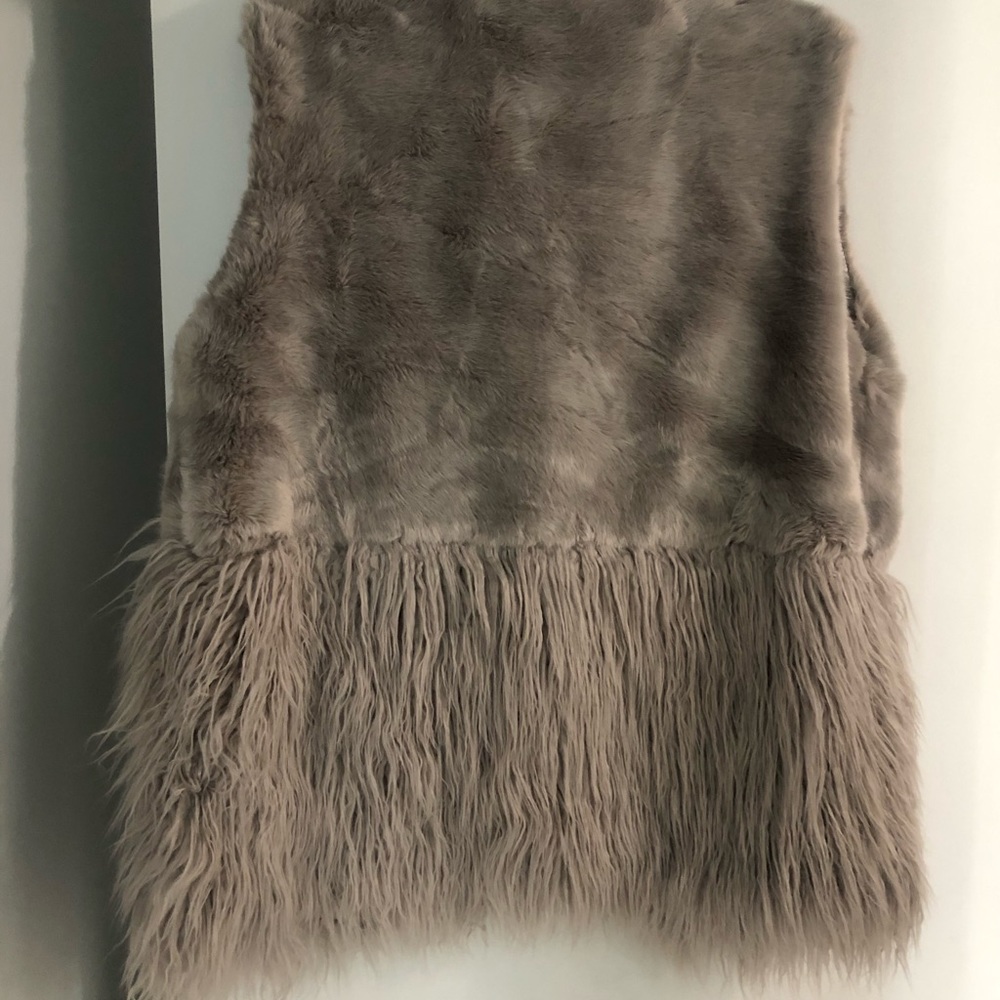 Vest - Picture 3 of 6